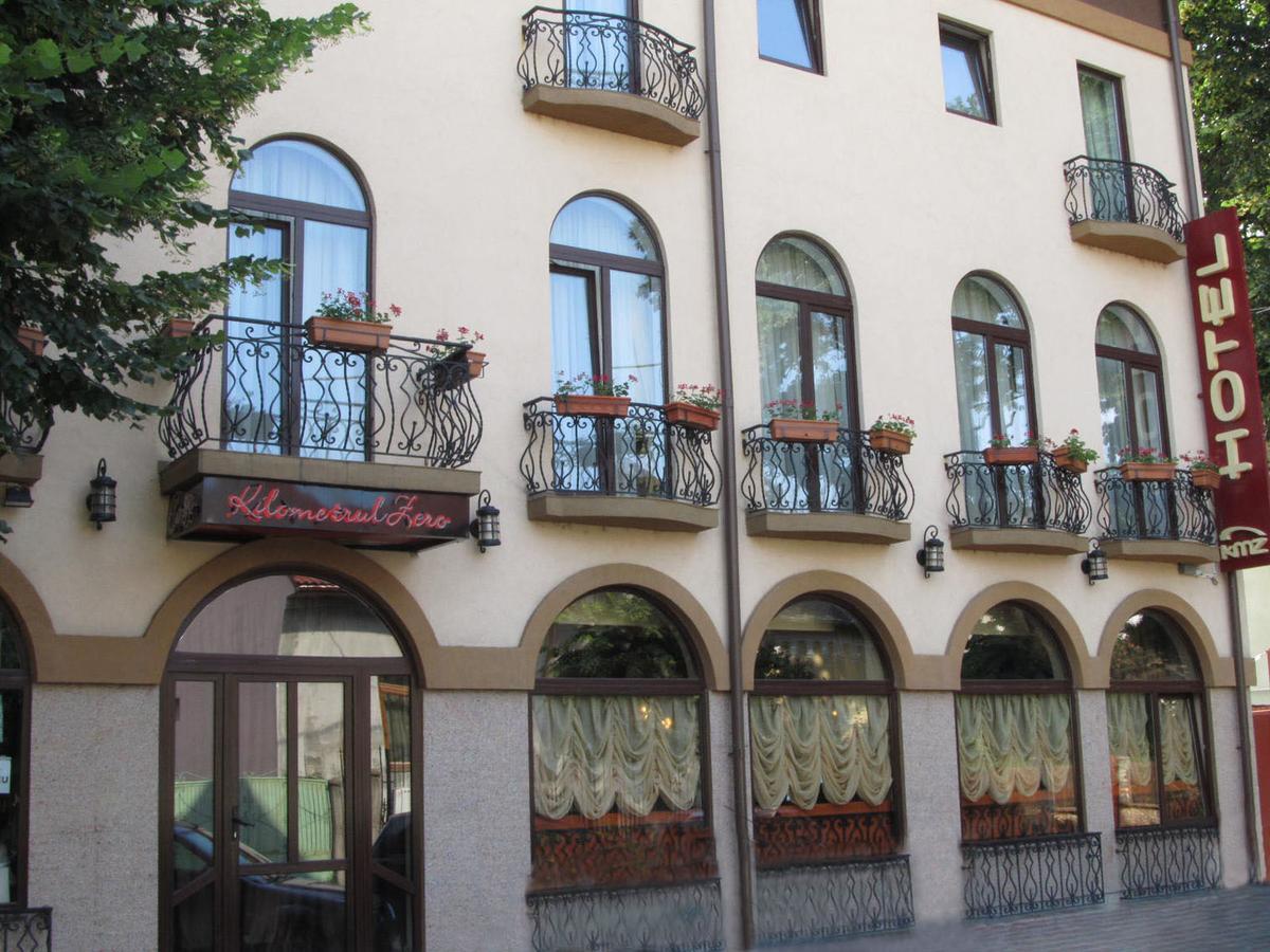 Hotel Kilometrul Zero Dragasani Екстер'єр фото