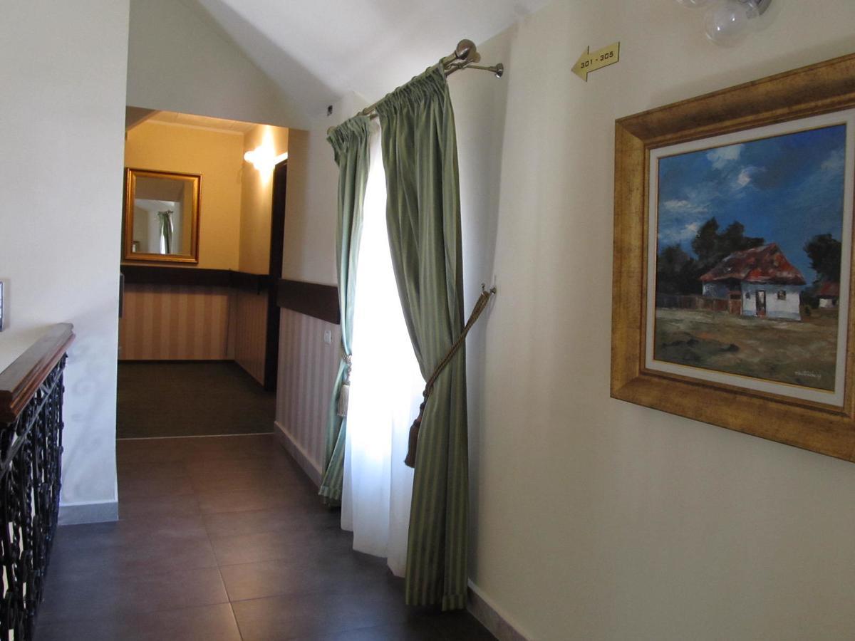 Hotel Kilometrul Zero Dragasani Екстер'єр фото