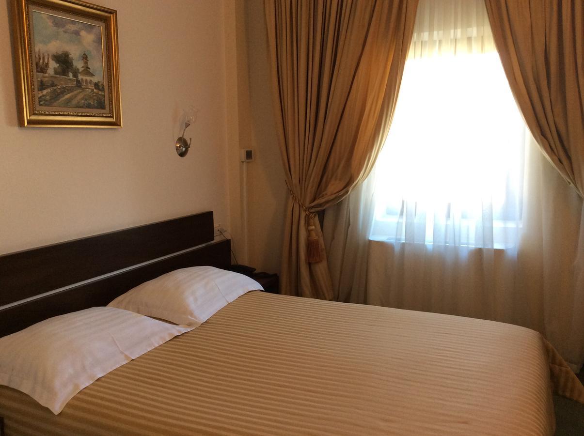 Hotel Kilometrul Zero Dragasani Екстер'єр фото
