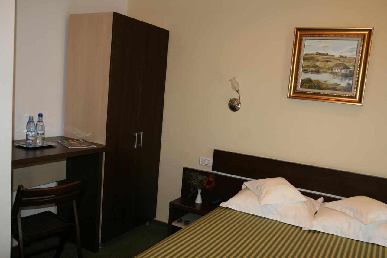 Hotel Kilometrul Zero Dragasani Екстер'єр фото