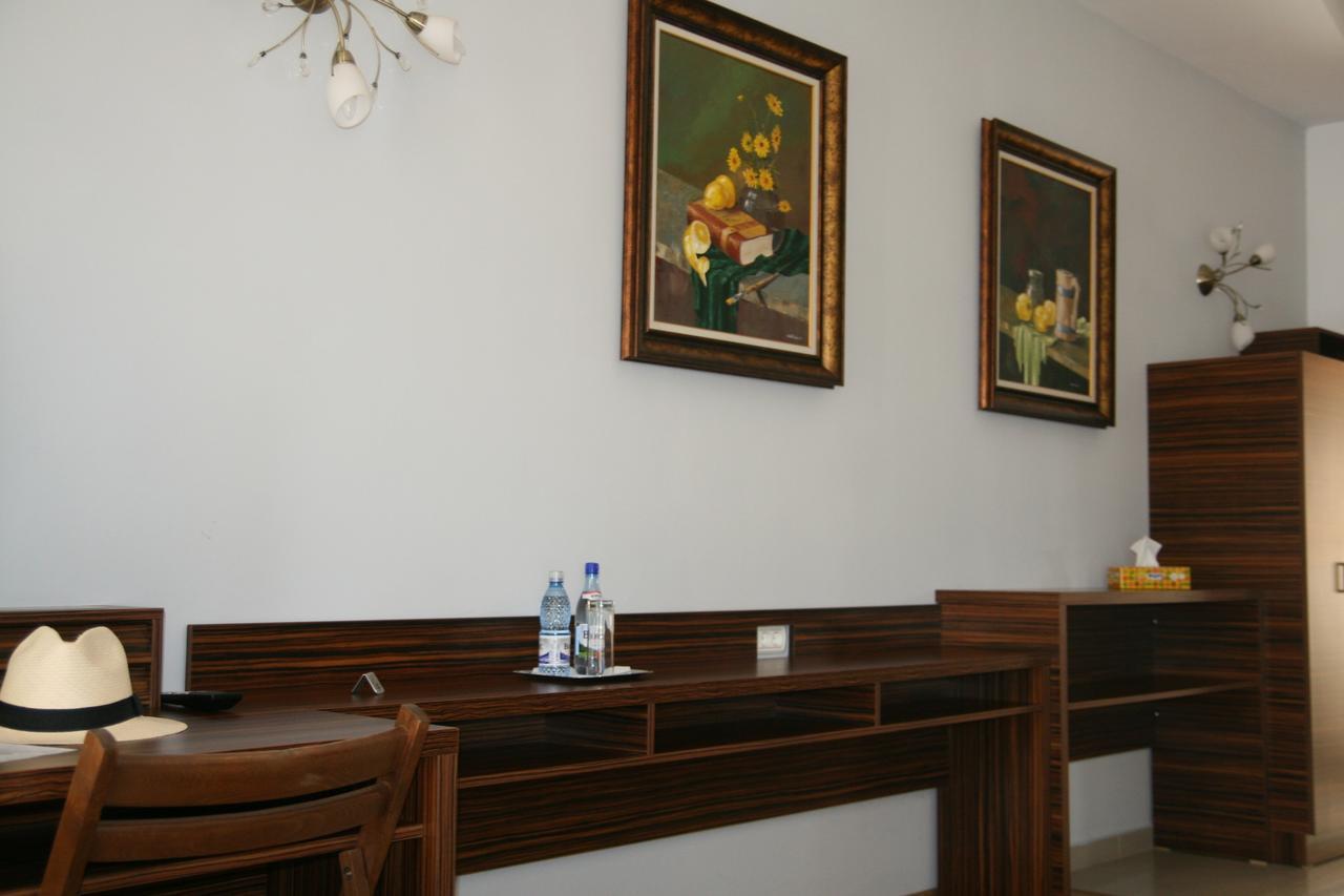 Hotel Kilometrul Zero Dragasani Екстер'єр фото
