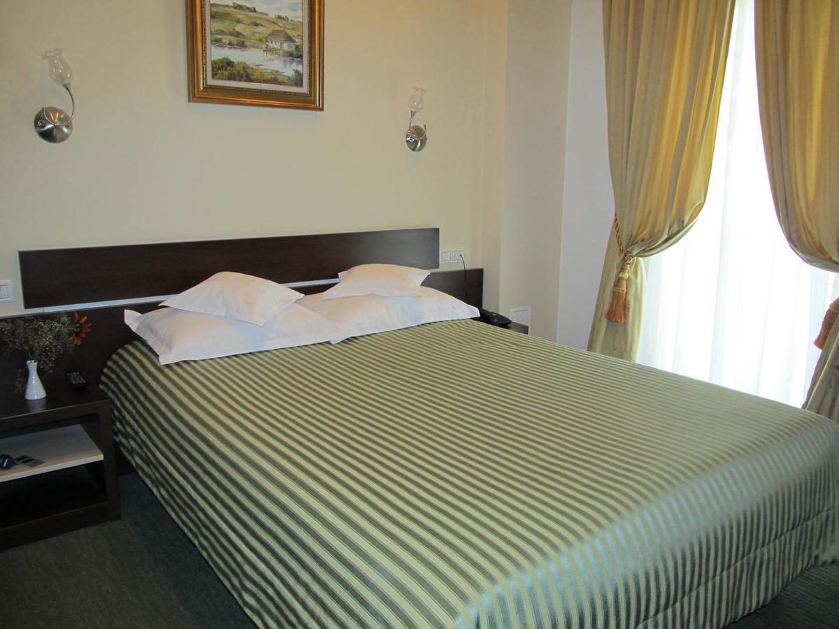 Hotel Kilometrul Zero Dragasani Екстер'єр фото